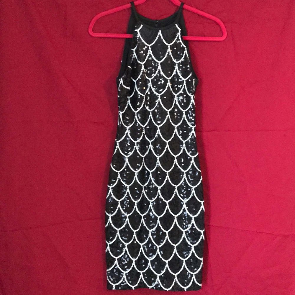 Cache black and white sequin dress size 0 like new